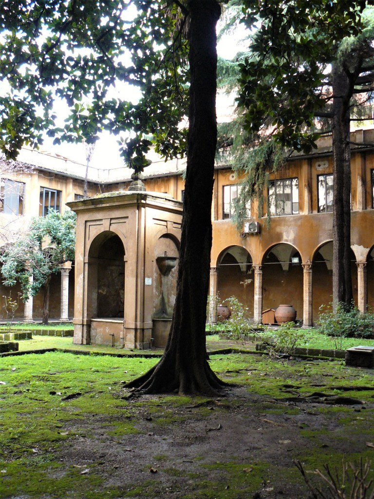 rome-chiesa-di-san-cosimato-courtyard