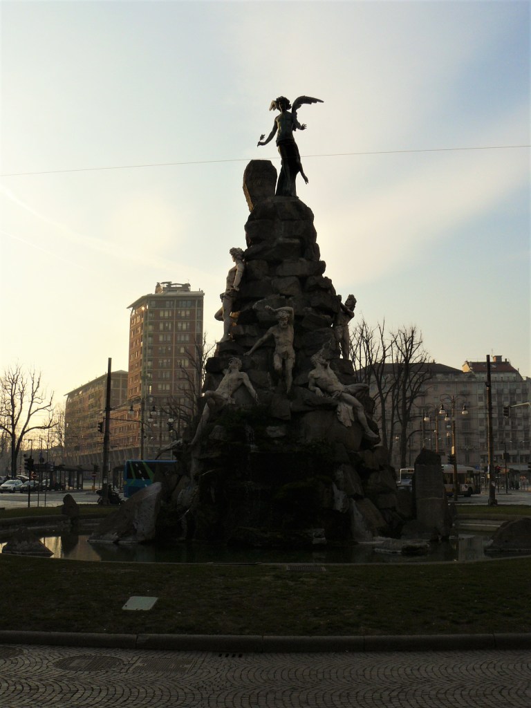 turin-piazza-statuto-fountain