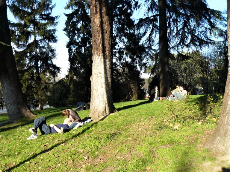 milan-couple-relaxing-in-park