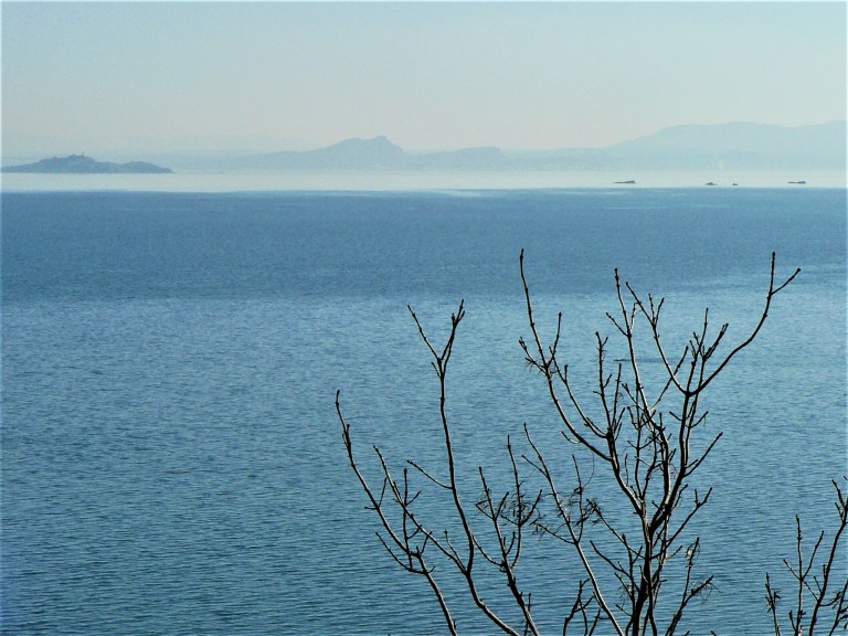 Ravenscraig Castle view towards edinburgh