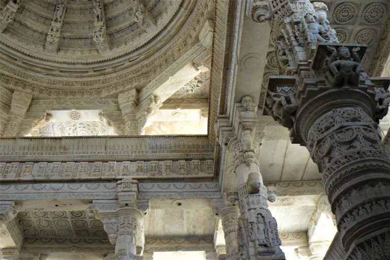 ranakpur temple interior 1
